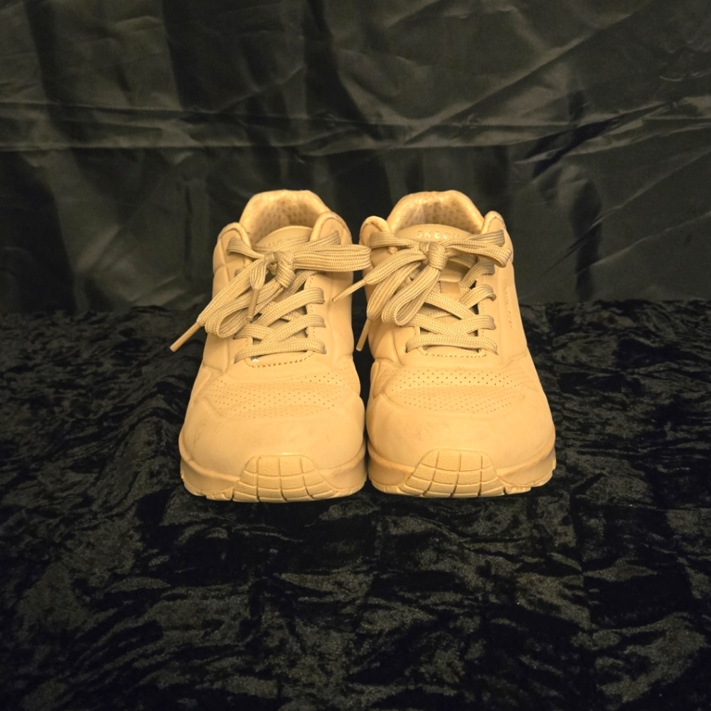 Skechers uno-stand on air womens fashion sneaker sand 7.5 size